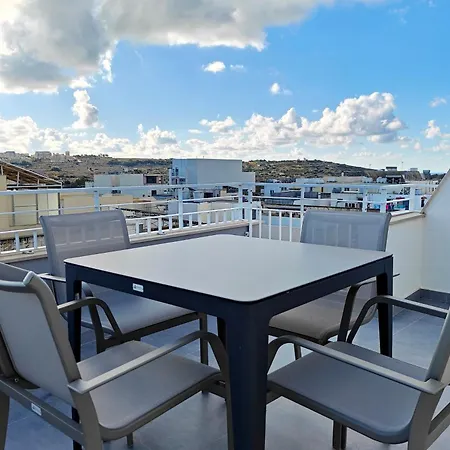 Blue Pearl Apartment *